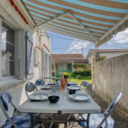 Holiday home Charme Et Confort A Domino